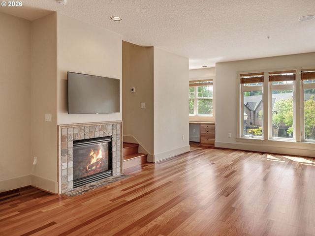 5055 W SUNSET Dr, Lake Oswego, OR 97035