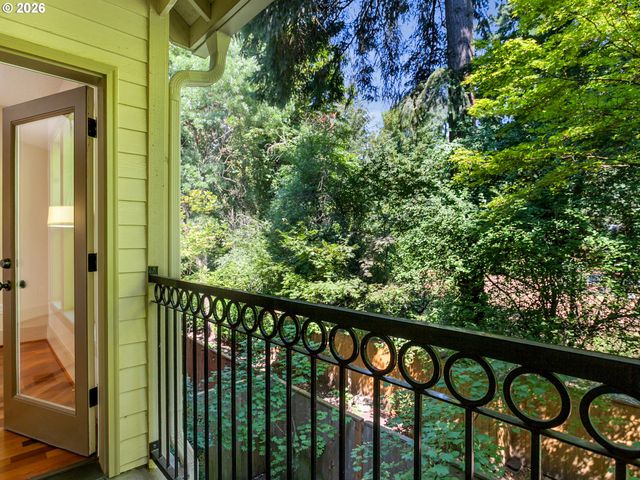 5055 W SUNSET Dr, Lake Oswego, OR 97035