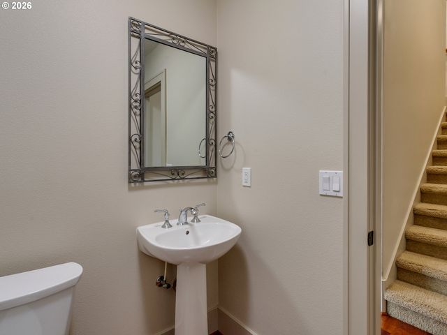 5055 W SUNSET Dr, Lake Oswego, OR 97035