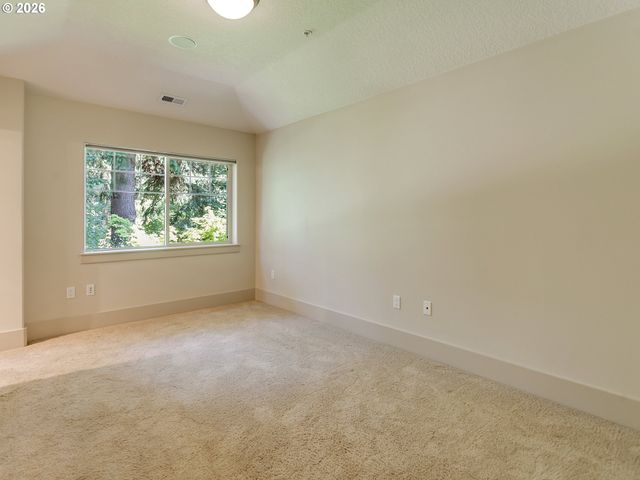 5055 W SUNSET Dr, Lake Oswego, OR 97035