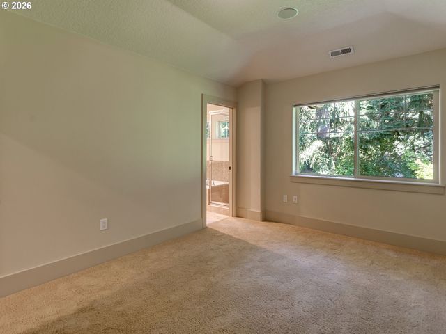 5055 W SUNSET Dr, Lake Oswego, OR 97035