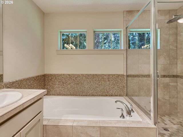 5055 W SUNSET Dr, Lake Oswego, OR 97035
