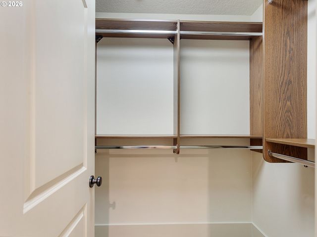 5055 W SUNSET Dr, Lake Oswego, OR 97035