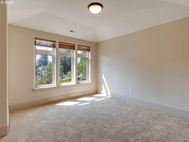 5055 W SUNSET Dr, Lake Oswego, OR 97035