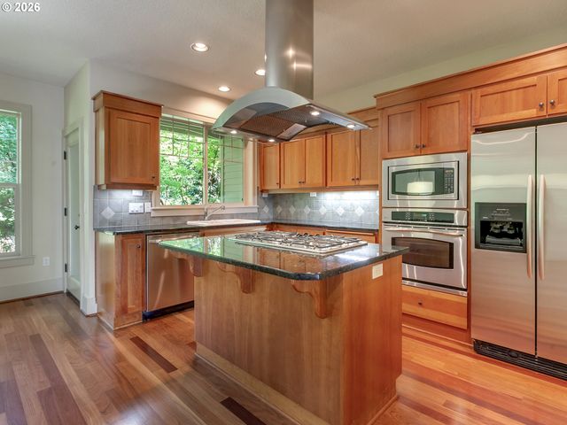 5055 W SUNSET Dr, Lake Oswego, OR 97035