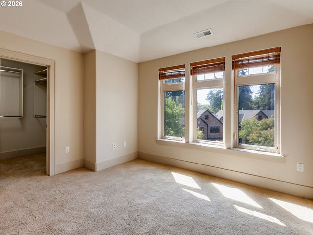 5055 W SUNSET Dr, Lake Oswego, OR 97035