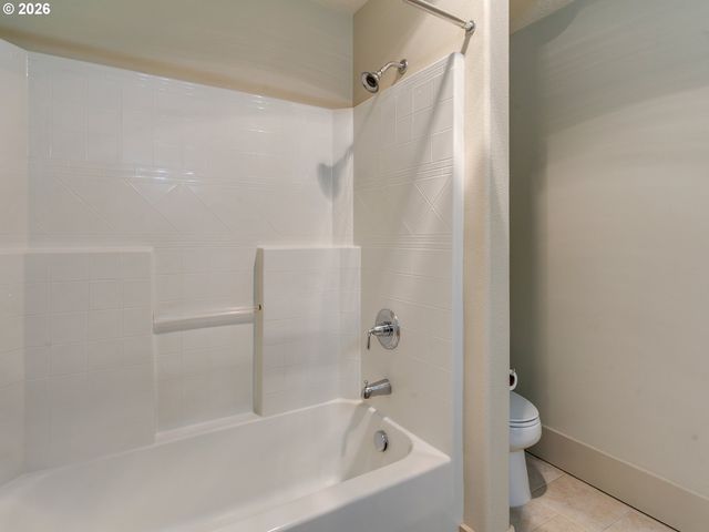 5055 W SUNSET Dr, Lake Oswego, OR 97035