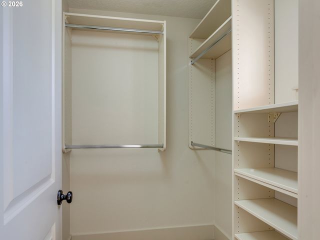 5055 W SUNSET Dr, Lake Oswego, OR 97035