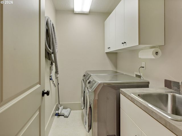 5055 W SUNSET Dr, Lake Oswego, OR 97035