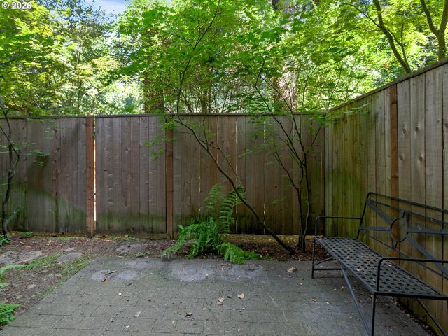 5055 W SUNSET Dr, Lake Oswego, OR 97035