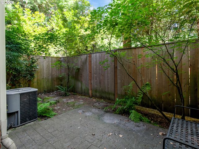 5055 W SUNSET Dr, Lake Oswego, OR 97035