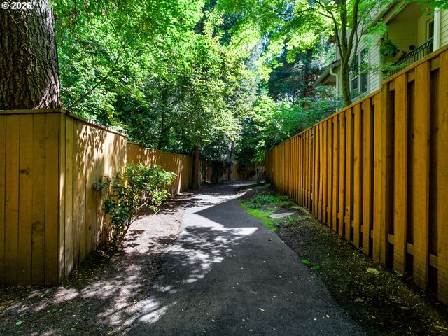 5055 W SUNSET Dr, Lake Oswego, OR 97035