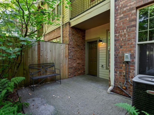 5055 W SUNSET Dr, Lake Oswego, OR 97035