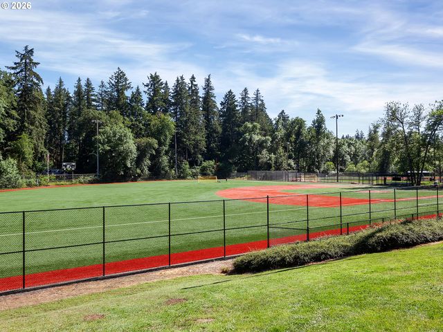 5055 W SUNSET Dr, Lake Oswego, OR 97035