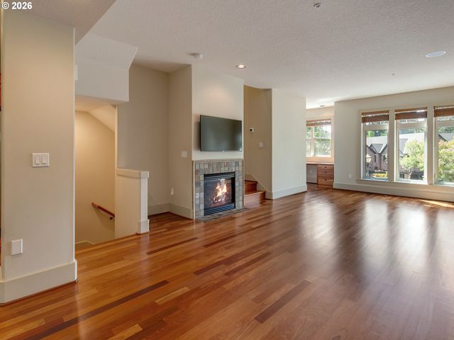 5055 W SUNSET Dr, Lake Oswego, OR 97035