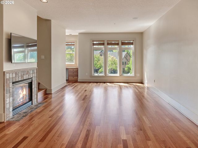 5055 W SUNSET Dr, Lake Oswego, OR 97035