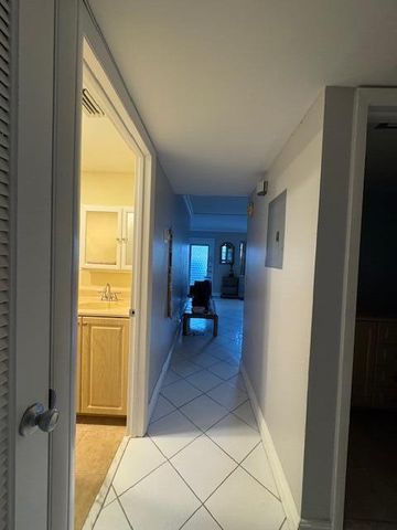 107 Flanders, Delray Beach, FL 33484