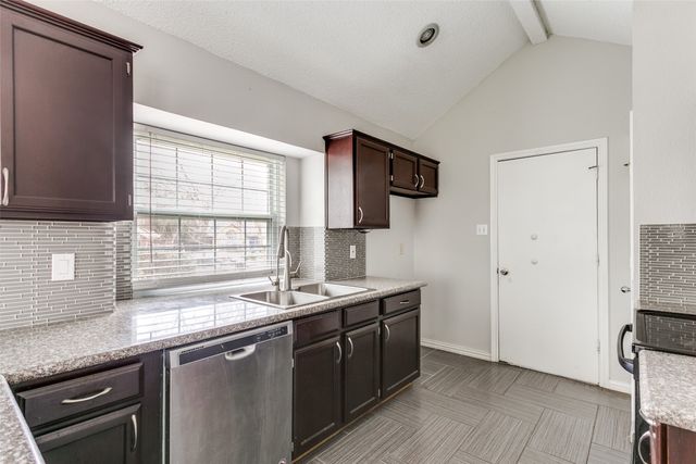 2704 Scrimshire Court, Euless, TX 76039