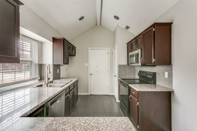 2704 Scrimshire Court, Euless, TX 76039