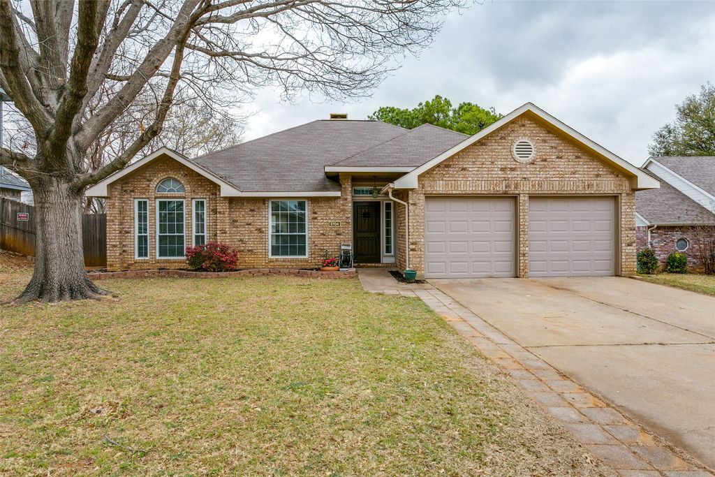 2704 Scrimshire Court, Euless, TX 76039
