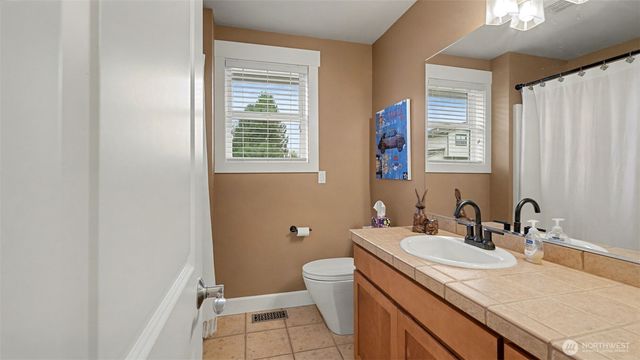 1110 N 27th Place, Renton, WA 98056