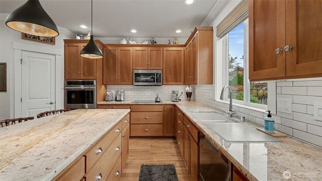 1110 N 27th Place, Renton, WA 98056