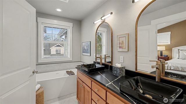 1110 N 27th Place, Renton, WA 98056