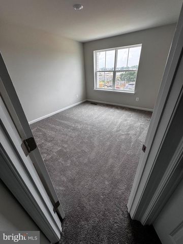 1258 RED CLOVER LN, Ranson, WV 25438