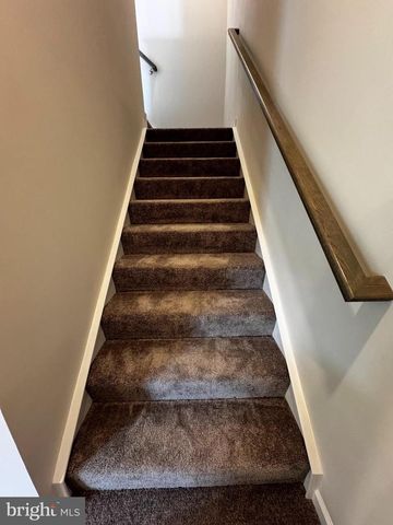 1258 RED CLOVER LN, Ranson, WV 25438