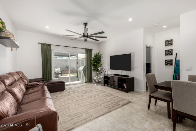 1977 W SHELLY Avenue, Apache Junction, AZ 85120