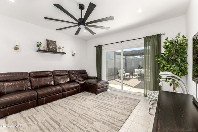 1977 W SHELLY Avenue, Apache Junction, AZ 85120