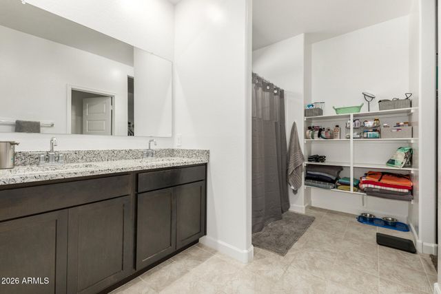 1977 W SHELLY Avenue, Apache Junction, AZ 85120