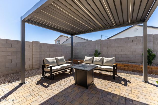 1977 W SHELLY Avenue, Apache Junction, AZ 85120