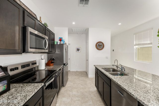 1977 W SHELLY Avenue, Apache Junction, AZ 85120