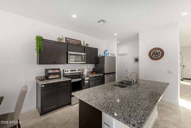 1977 W SHELLY Avenue, Apache Junction, AZ 85120