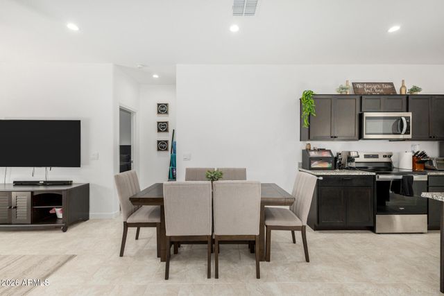 1977 W SHELLY Avenue, Apache Junction, AZ 85120