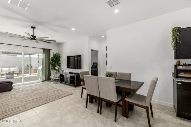 1977 W SHELLY Avenue, Apache Junction, AZ 85120