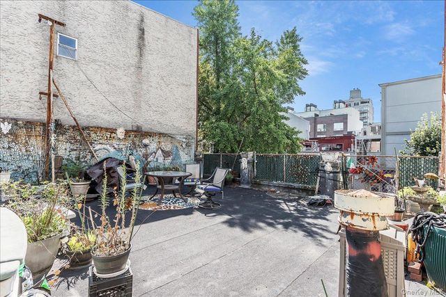 382 Manhattan Avenue, Brooklyn, NY 11211
