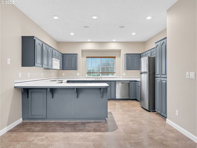 3533 Ne FAIRVIEW LAKE Ct, Fairview, OR 97024