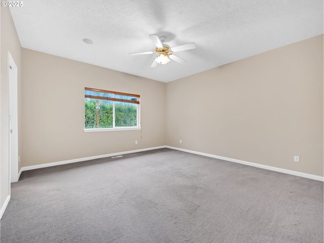 3533 Ne FAIRVIEW LAKE Ct, Fairview, OR 97024