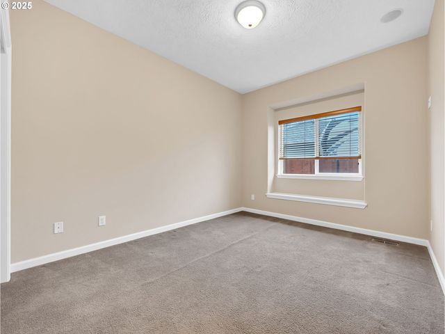 3533 Ne FAIRVIEW LAKE Ct, Fairview, OR 97024