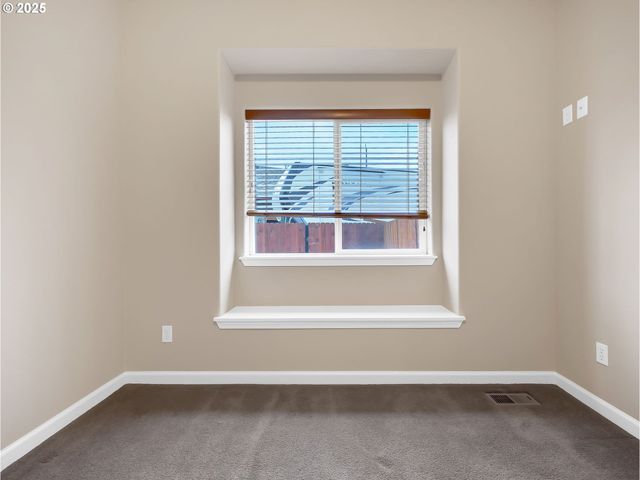 3533 Ne FAIRVIEW LAKE Ct, Fairview, OR 97024