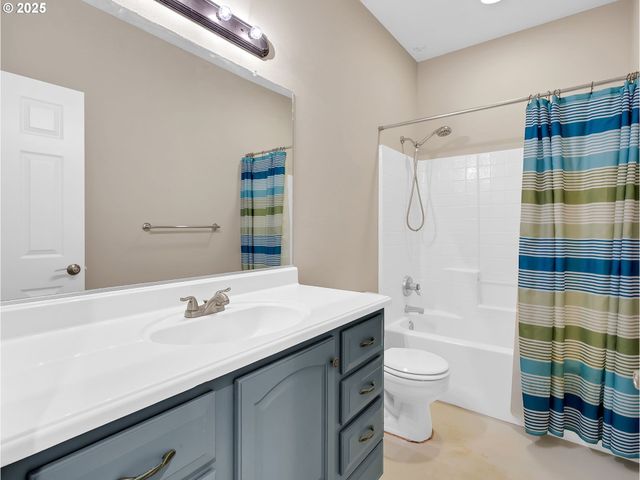 3533 Ne FAIRVIEW LAKE Ct, Fairview, OR 97024