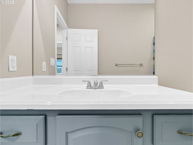 3533 Ne FAIRVIEW LAKE Ct, Fairview, OR 97024