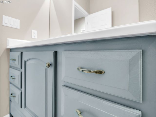 3533 Ne FAIRVIEW LAKE Ct, Fairview, OR 97024