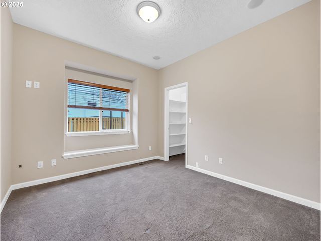 3533 Ne FAIRVIEW LAKE Ct, Fairview, OR 97024