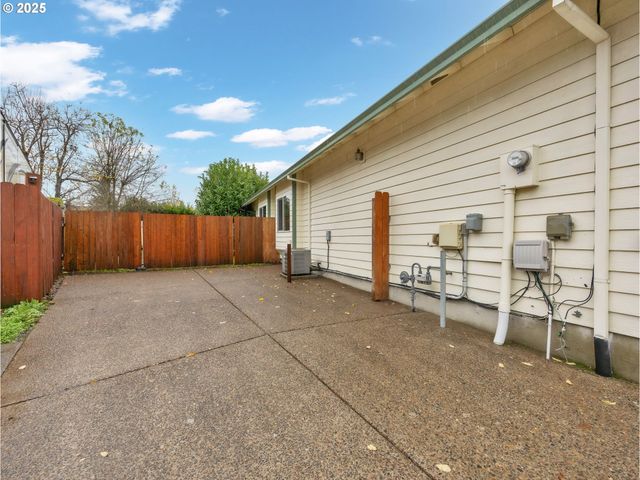 3533 Ne FAIRVIEW LAKE Ct, Fairview, OR 97024