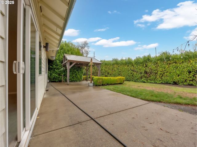 3533 Ne FAIRVIEW LAKE Ct, Fairview, OR 97024