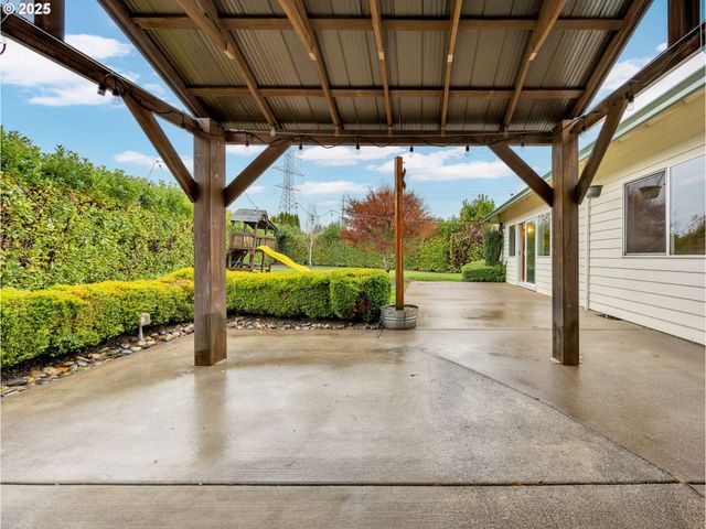 3533 Ne FAIRVIEW LAKE Ct, Fairview, OR 97024