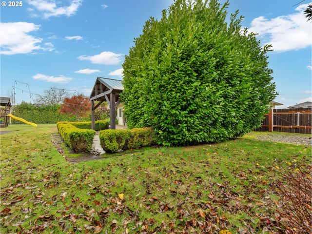 3533 Ne FAIRVIEW LAKE Ct, Fairview, OR 97024